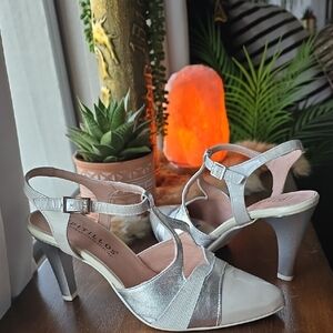 Silver Shimery Pearl T Strap Mary Jane Heels Made In Spain Sz 39
